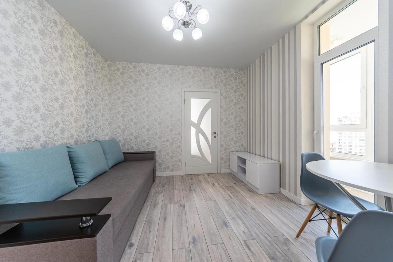 Апартаменти Метро Вирлиця Kyiv Exterior photo